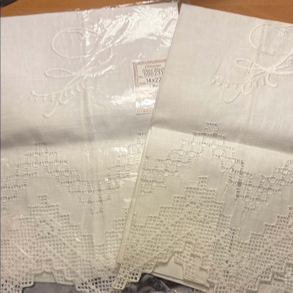 Vintage White Embroidered Linen Guest Towels Set